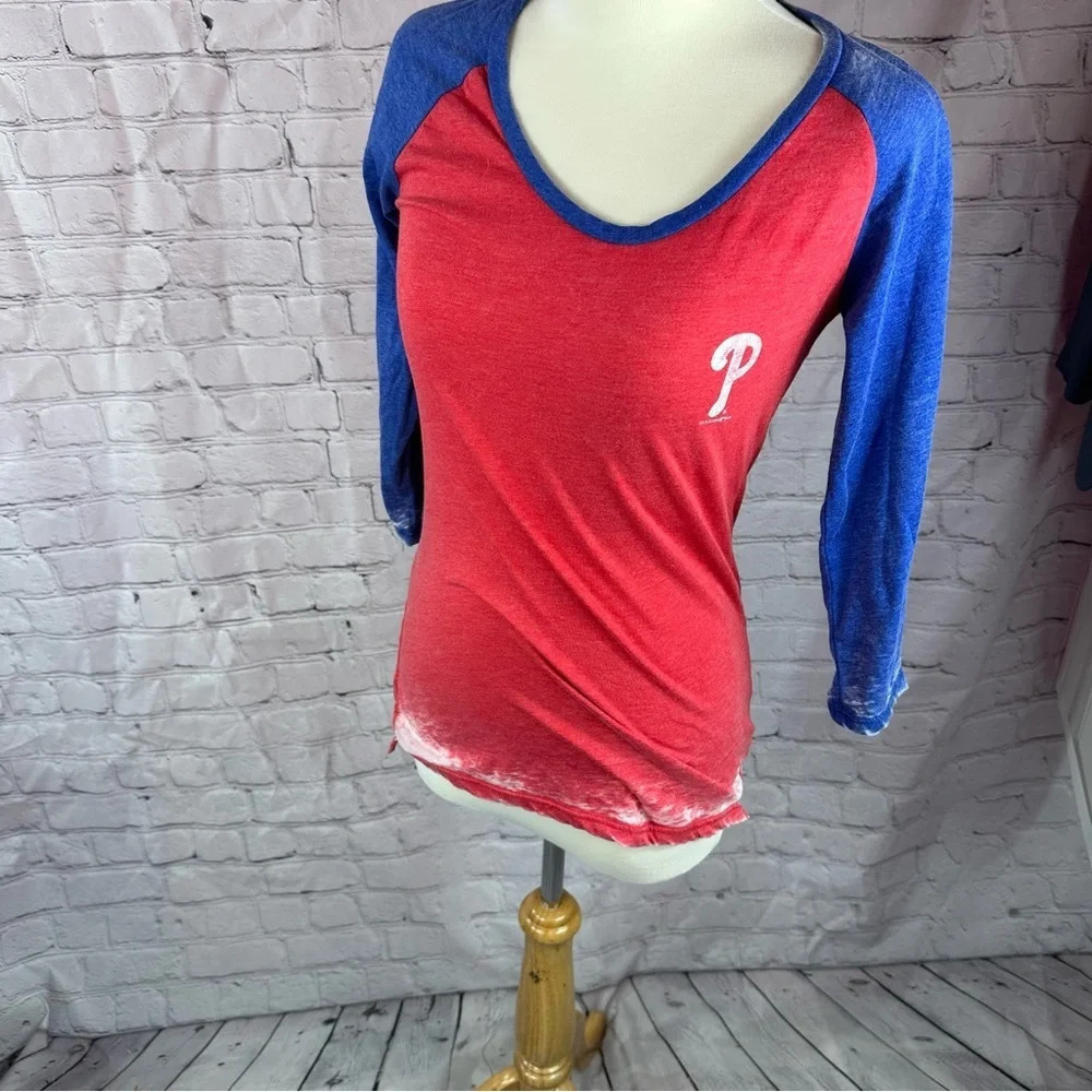 New era women's Philadelphia phillies baseball shirt size small